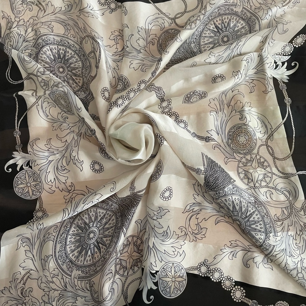 Pierre Balmain Cream and Gray Scarf